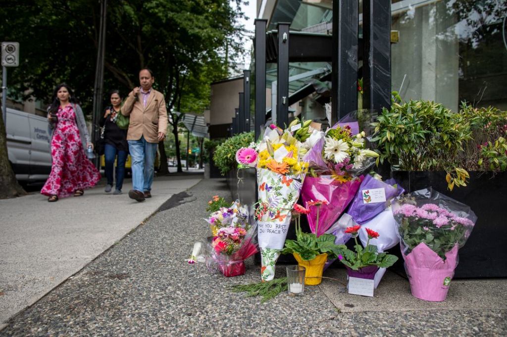 Vision Zero Vancouver requests a sidewalk bollard pilot on&nbsp;Hornby